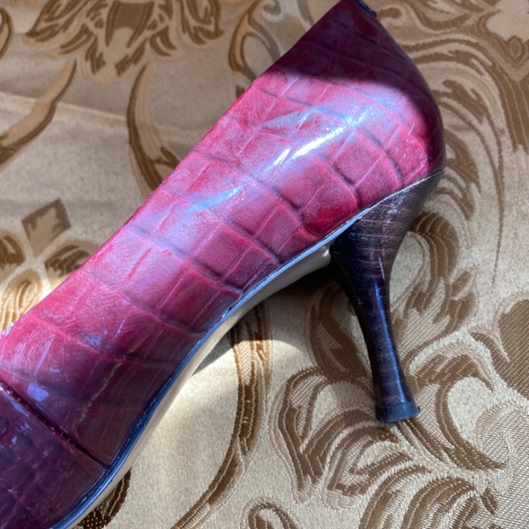 **CLEARANCE** NINE WEST "Nuncio" Burgundy Shiny Snake Print Pumps size 8 - Picture 7 of 8